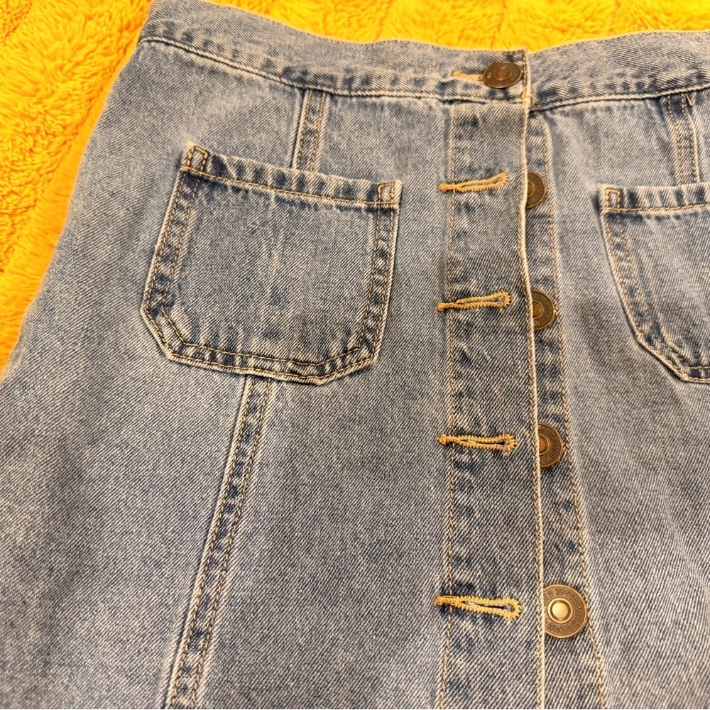 Denim Button-Front Skirt
T4 - Picture 3 of 9